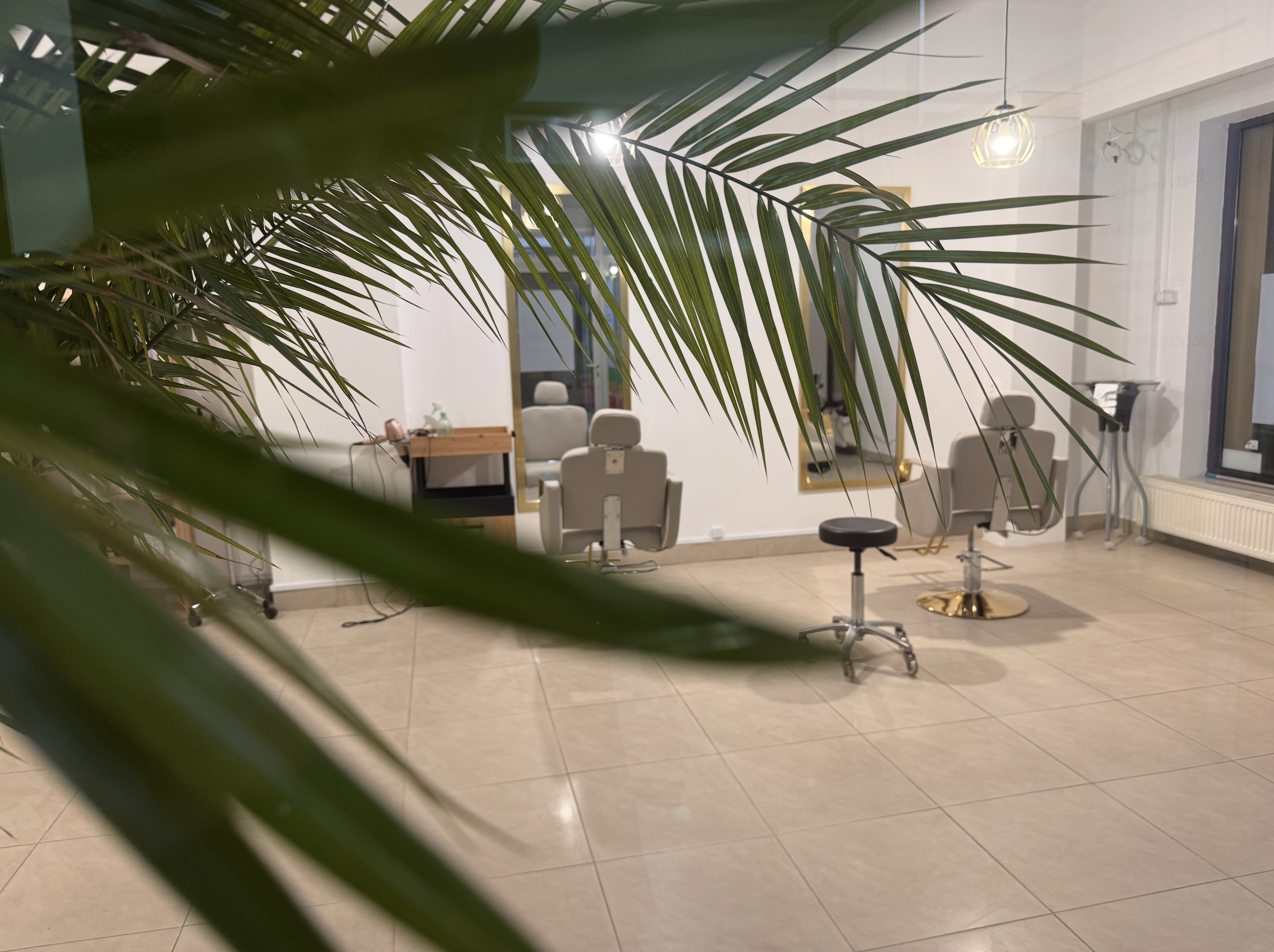 Wnętrze luksusowego salonu fryzjerskiego Letress w Białej Podlaskiej